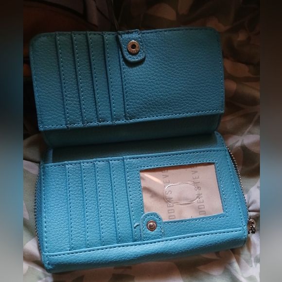 Steve Madden Core Zip Around Womens Leather Wallet - Picture 2 of 3